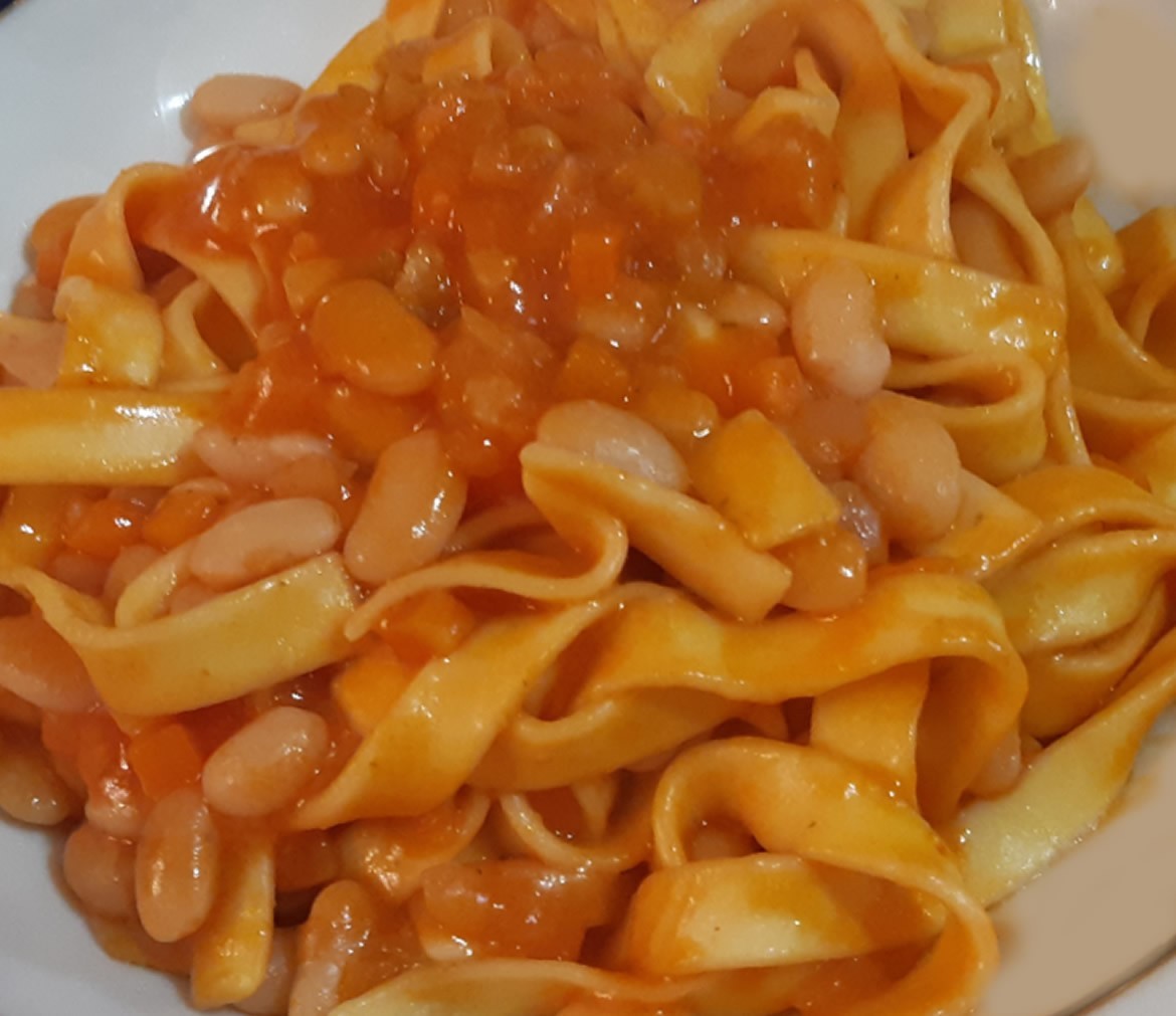 Fettuccine allo zafferano e fagioli